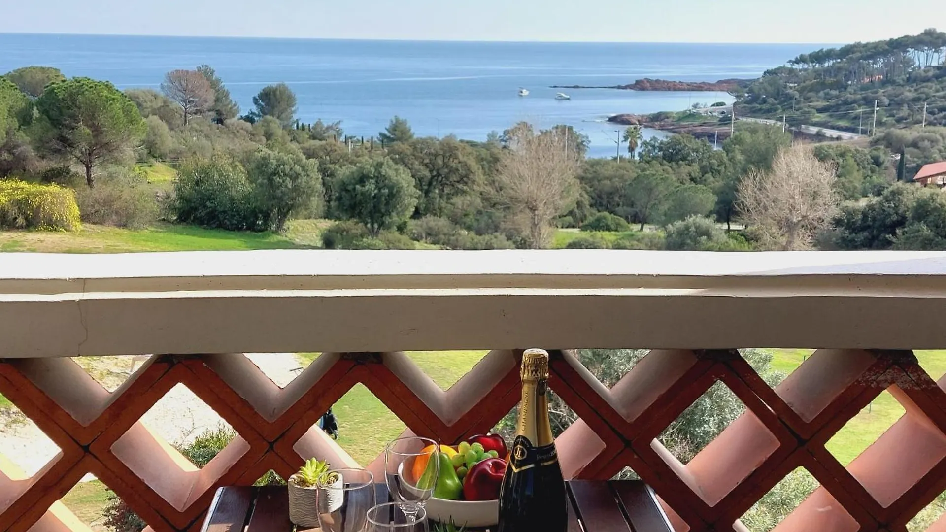 Apartment Village Cap Esterel - Le Belvedere-4 By Interhome Saint-Raphaël 0*,  Francie